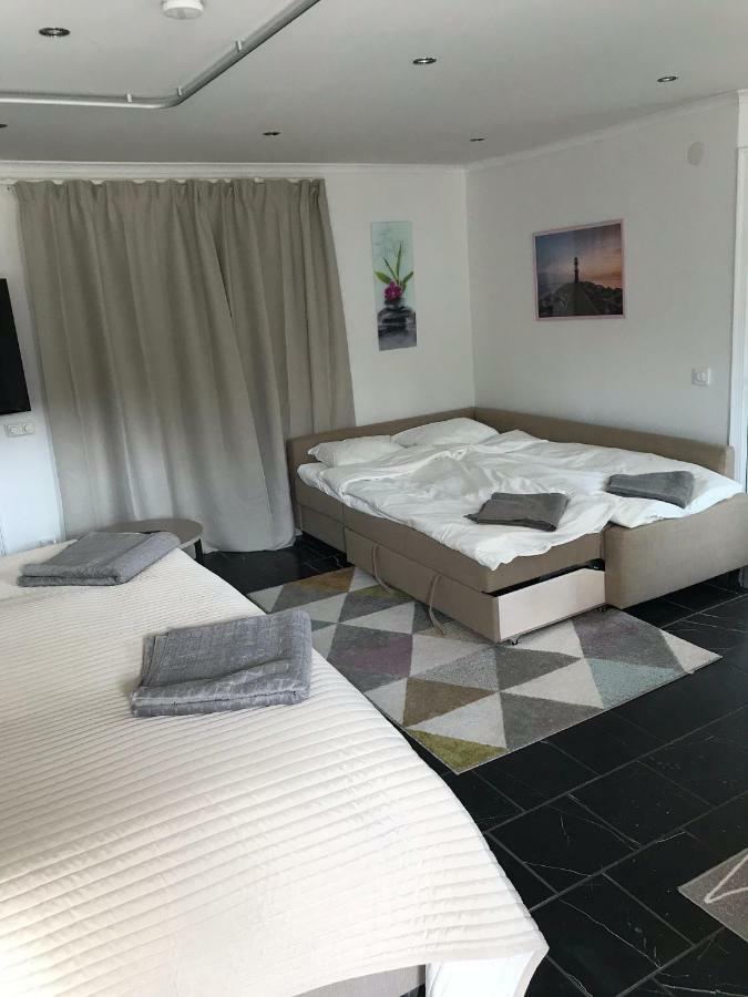 Lagenhet I Villa Pa Fornudden Tyreso Kültér fotó