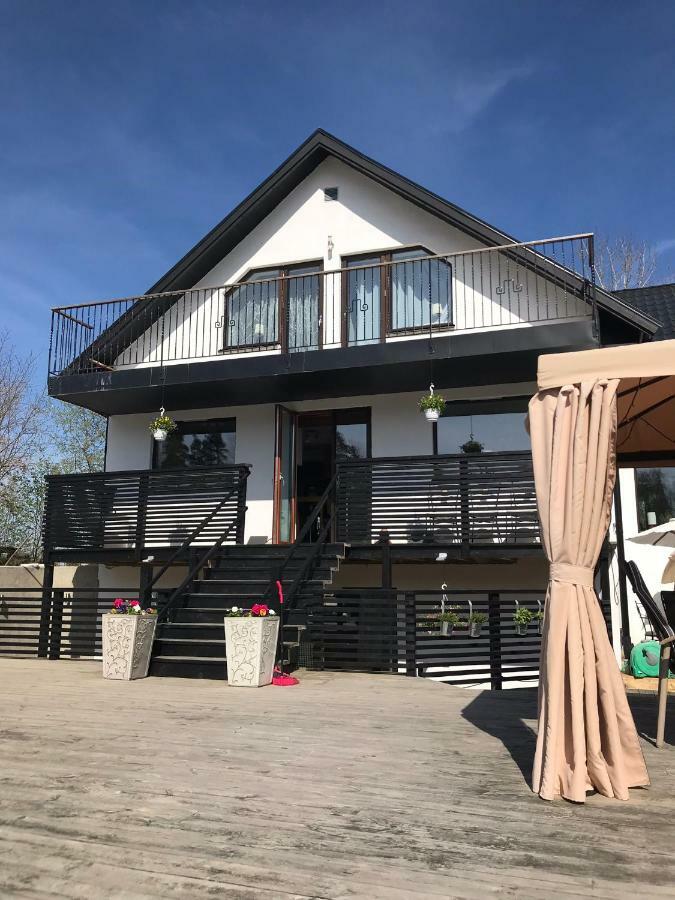 Lagenhet I Villa Pa Fornudden Tyreso Kültér fotó